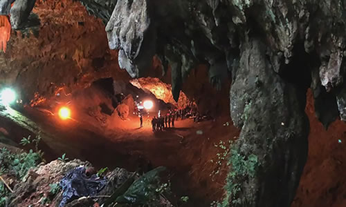 纪录片《泰国洞穴救援》解说文案
